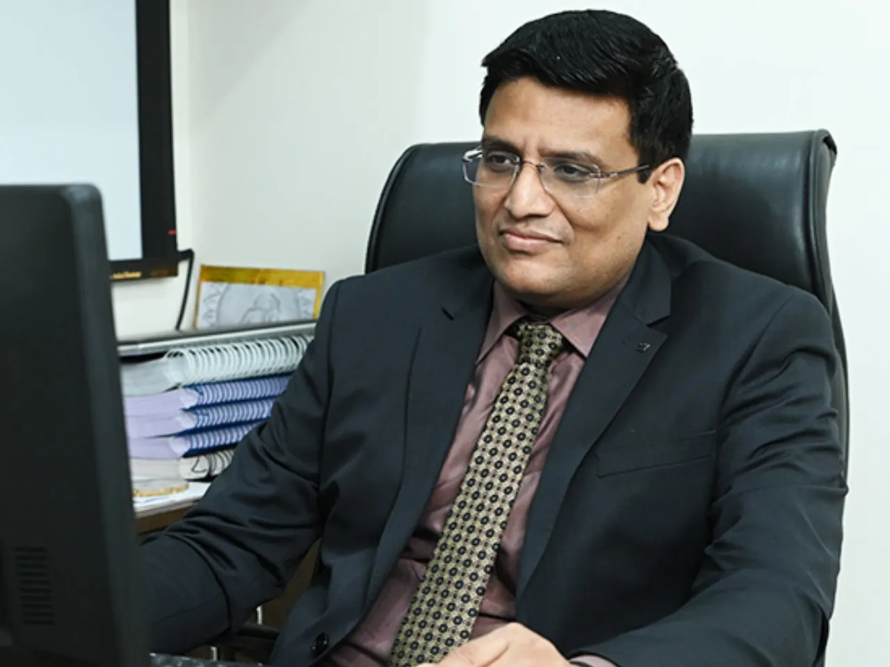 Dr Gaurav Aggarwal Consultant Uro-Oncology and Robotic Surgeon HCG Cancer Centre Kolkata