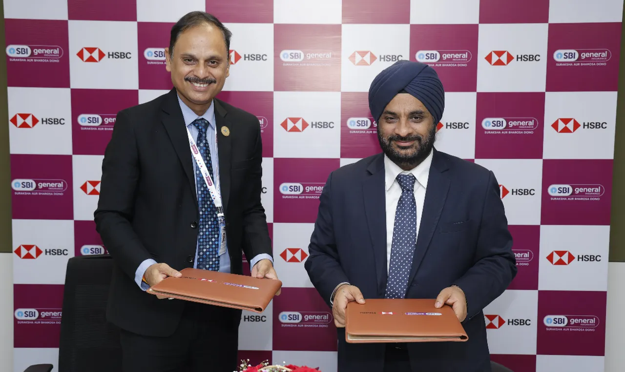 Mr. Naveen, MD & CEO, SBI General signing MoU with Mr. Sandeep, Head, Wealth and Personal Banking, HSBC India.JPG