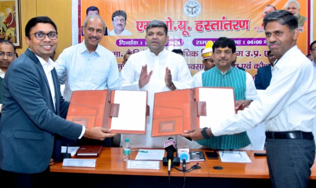 Pallav Bagla, Director, Strategy & Business Excellence, BetterPlace (Left hand side) AND Shri M Devraj, Principal Secretary, Vocational Education & Skill Development Department, Government of UP (Right hand side)