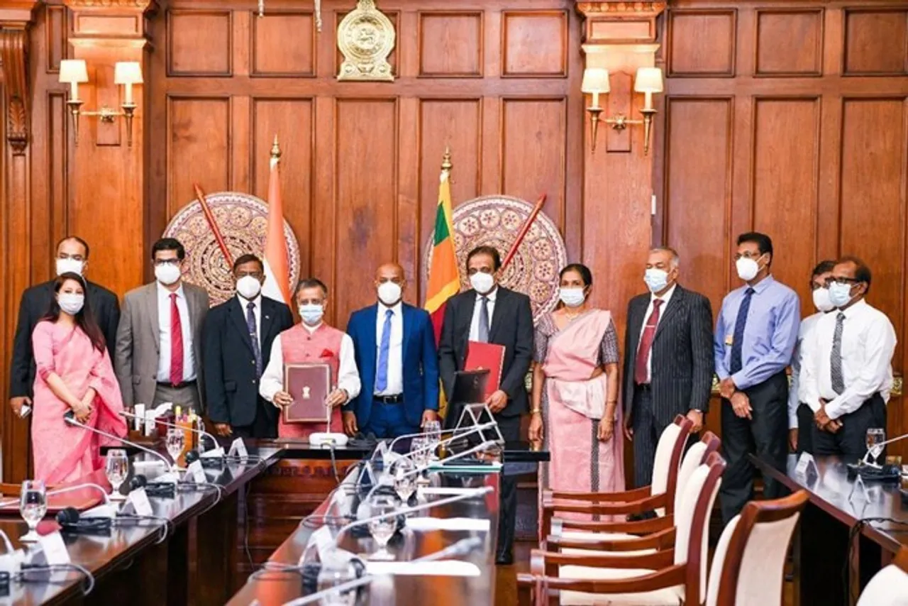 H.E. Mr. Gopal Baglay, Indian High Commissioner to Sri Lanka exchanging the Line of Credit Agreement of USD 100 million with Mr. S. R. Attygalle, Secretary, Ministry of Finance, Government of the Sri Lanka