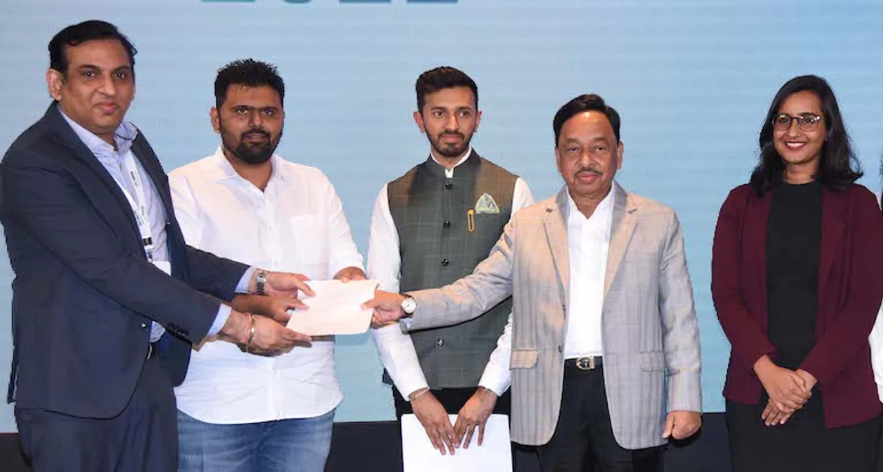 In the presence of Shri Narayan Rane ,Hon. Minister of MSME, Govt. of India Repos signed MOU with Axis Bank for Repos Pay.