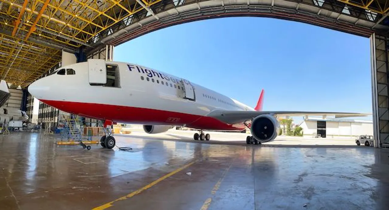 Low FlightService Aircraft