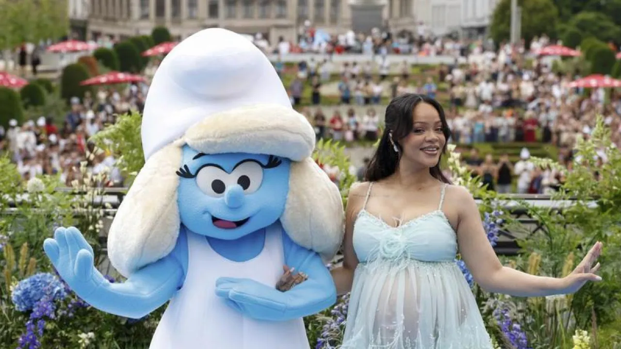 Rihanna Smurfs'