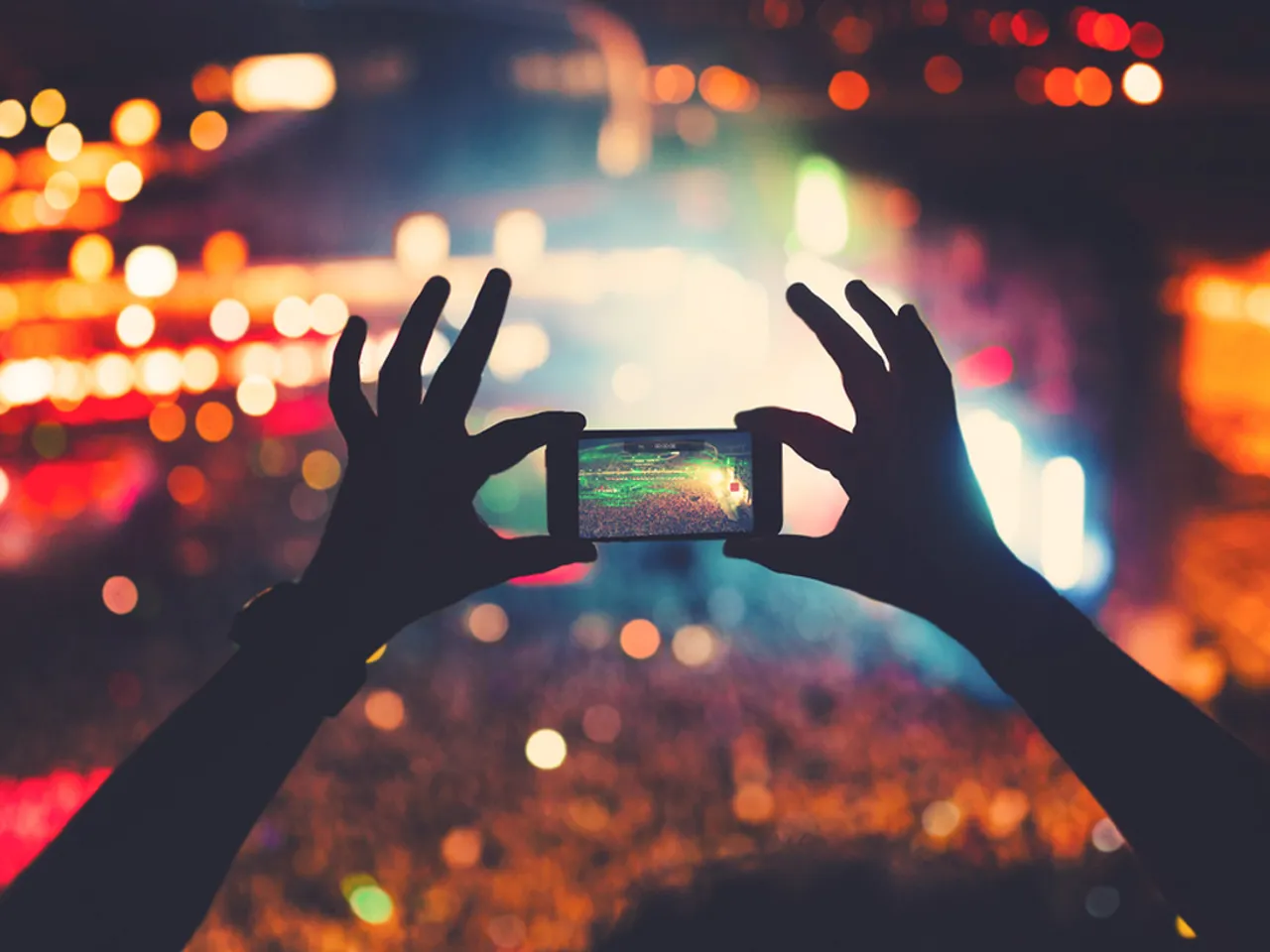 [Infographic] 2.76x more videos uploaded on Facebook during Diwali
