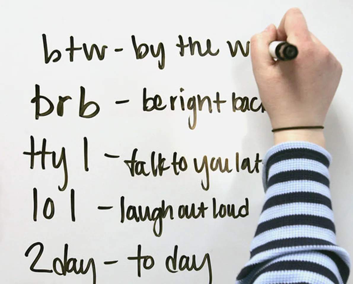 Avoid Text Lingo on Social Media