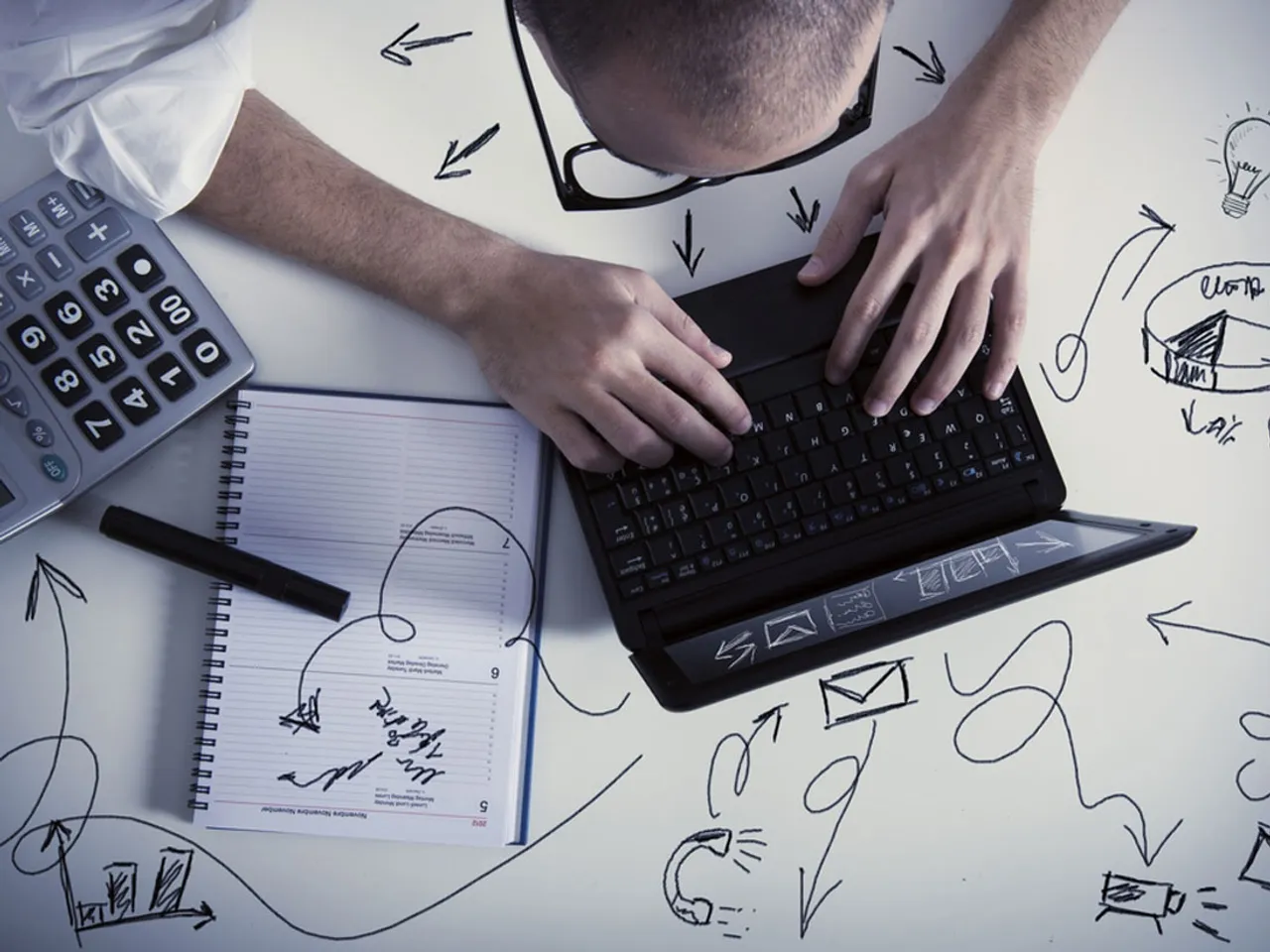 [Infographic] Life of a social media manager