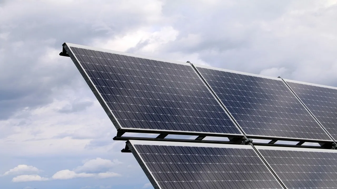 India’s solar panel waste has been projected to exceed 19,000 kilotons by 2050, raising end-of-life management challenges. 