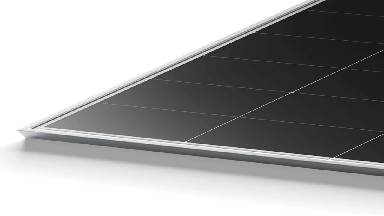 LONGi’s Hi-MO 9 modules helped offset 120,000 tons of CO₂ and powered 60,000 homes across Latin America.
