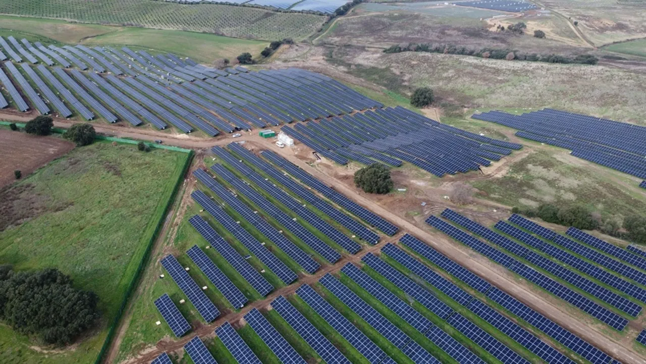 The Muro plant is expected to generate 43.68 GWh annually and avoid over 14,000 tonnes of carbon emissions per year. 