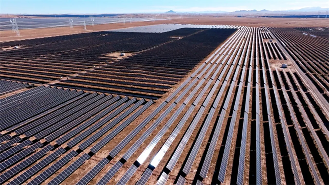 The 1.3 GW solar plant in China’s desert region has used Vertex N modules with sandstorm resistance and high efficiency.
