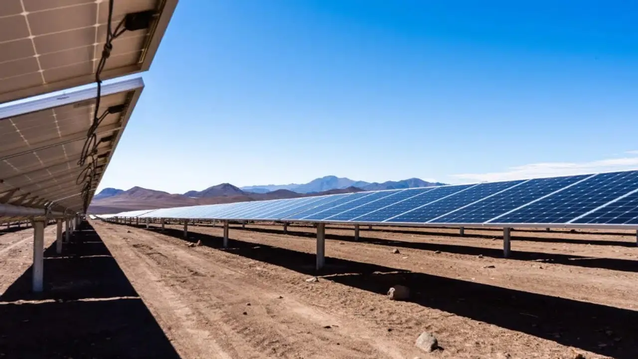 The divested assets include three solar farms and two wind farms, under development since 2019. 