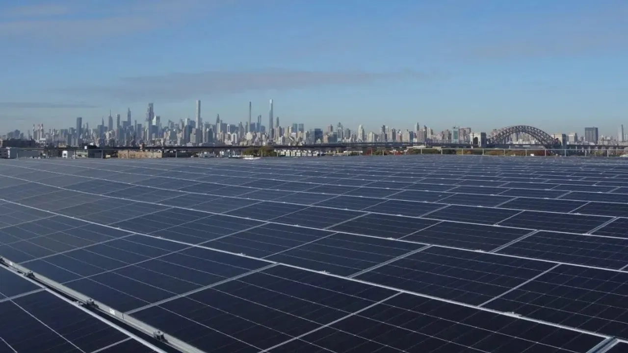 Wildflower Studios’ rooftop solar system has been designed to meet New York City’s Local Law 94 requirements for sustainable roofs. 