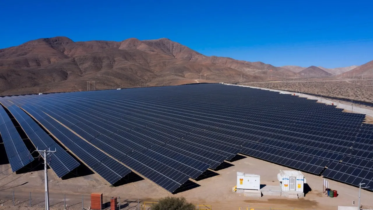 The portfolio includes 588 MW of operating solar facilities and 1.61 GWh (321 MW equivalent) of BESS under construction. 