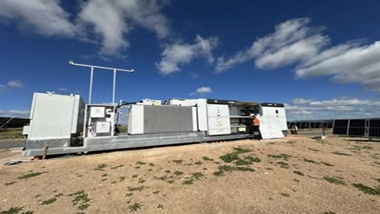 Lancaster and Mulwala solar projects are set to generate 255 GWh annually, powering about 54,000 homes. 