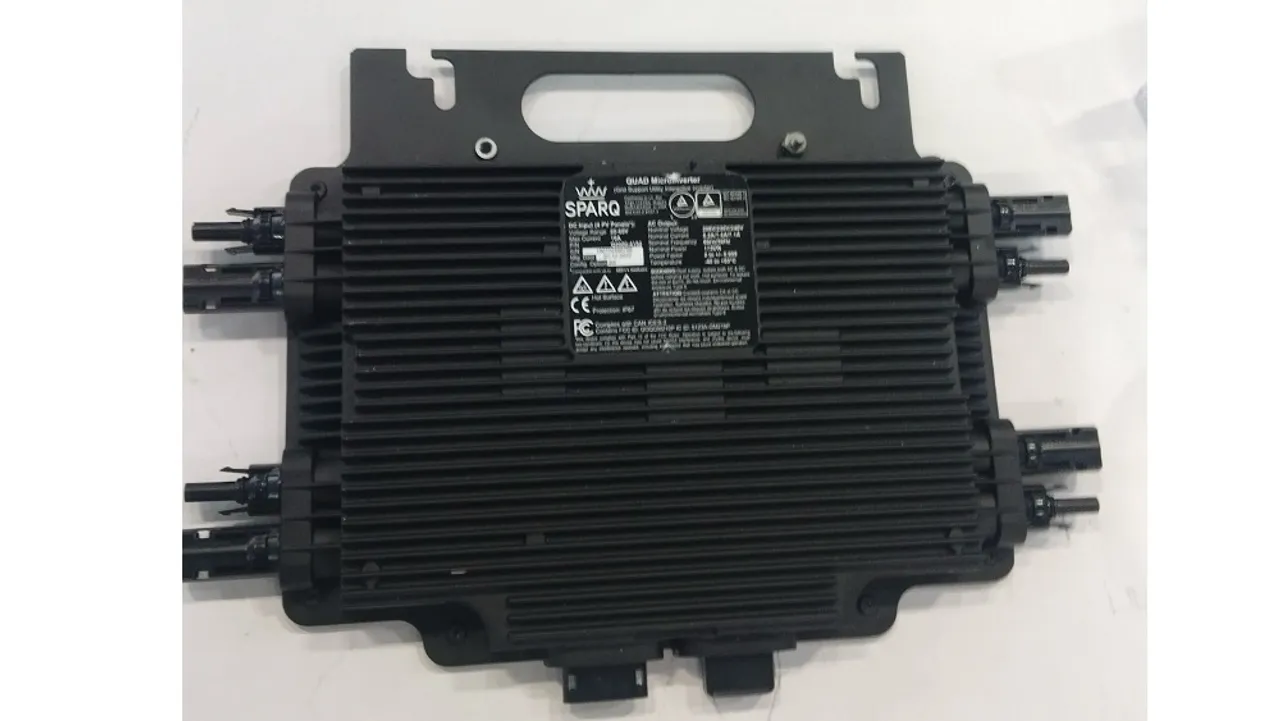 The Jio Spark Q1200 microinverter supports connectivity for up to four PV modules with different capacities. 