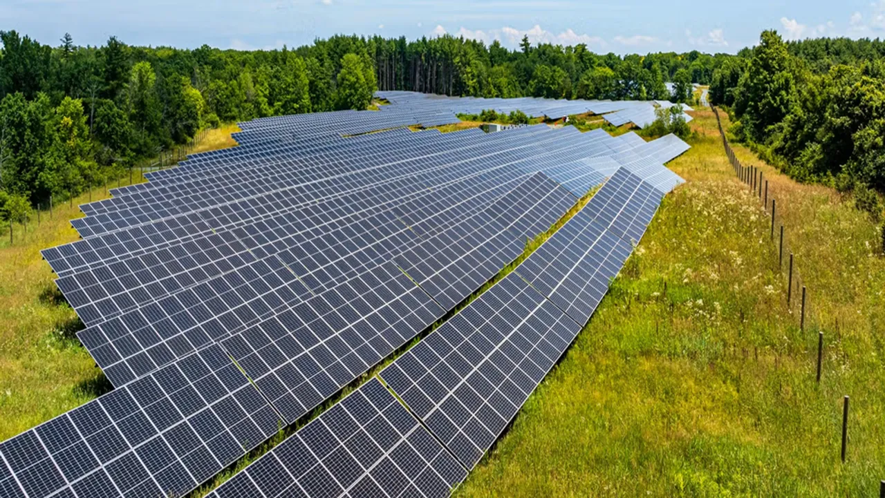 The 300 MW solar portfolio has capacity to power nearly 100,000 homes while delivering community and workforce benefits. 