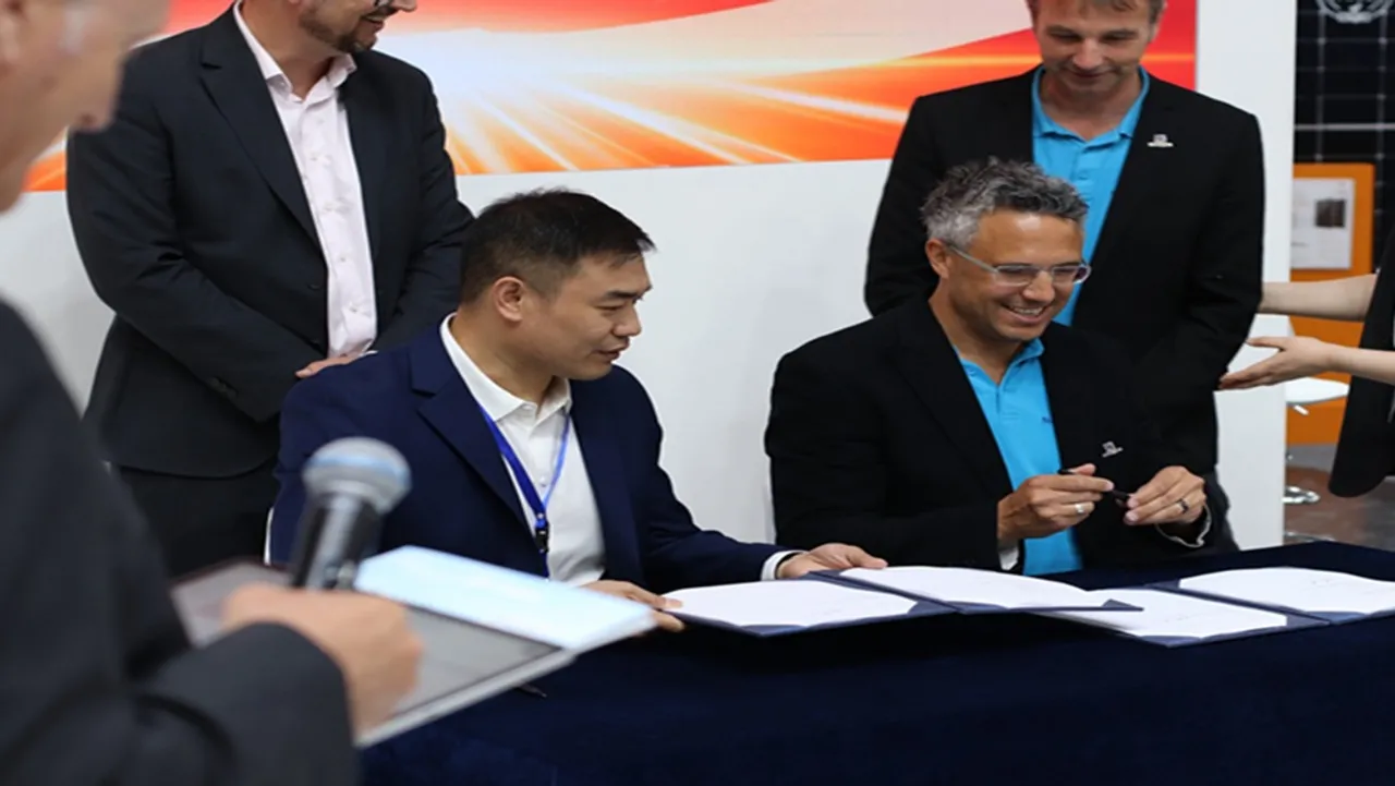 Next2Sun signed an exclusive agreement to supply vertical PV systems using Huasun’s east-west optimized HJT solar modules. 