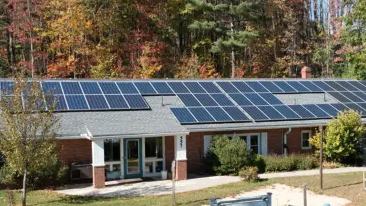 Rising electricity rates and unstable tariffs were cited as urgent reasons to transition to self-generated solar power. 