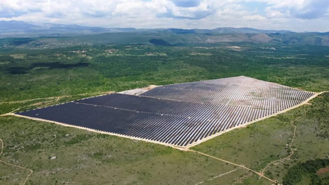A 30-year simulation has projected 2,564.35 GWh total energy generation and a payback period of 16 years and 4 months. 