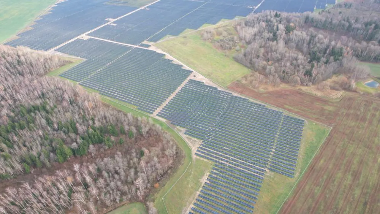 The loan supports two 60 MW wind farms and a 78.5 MW solar park in Telšiai and Anykščiai, respectively. 