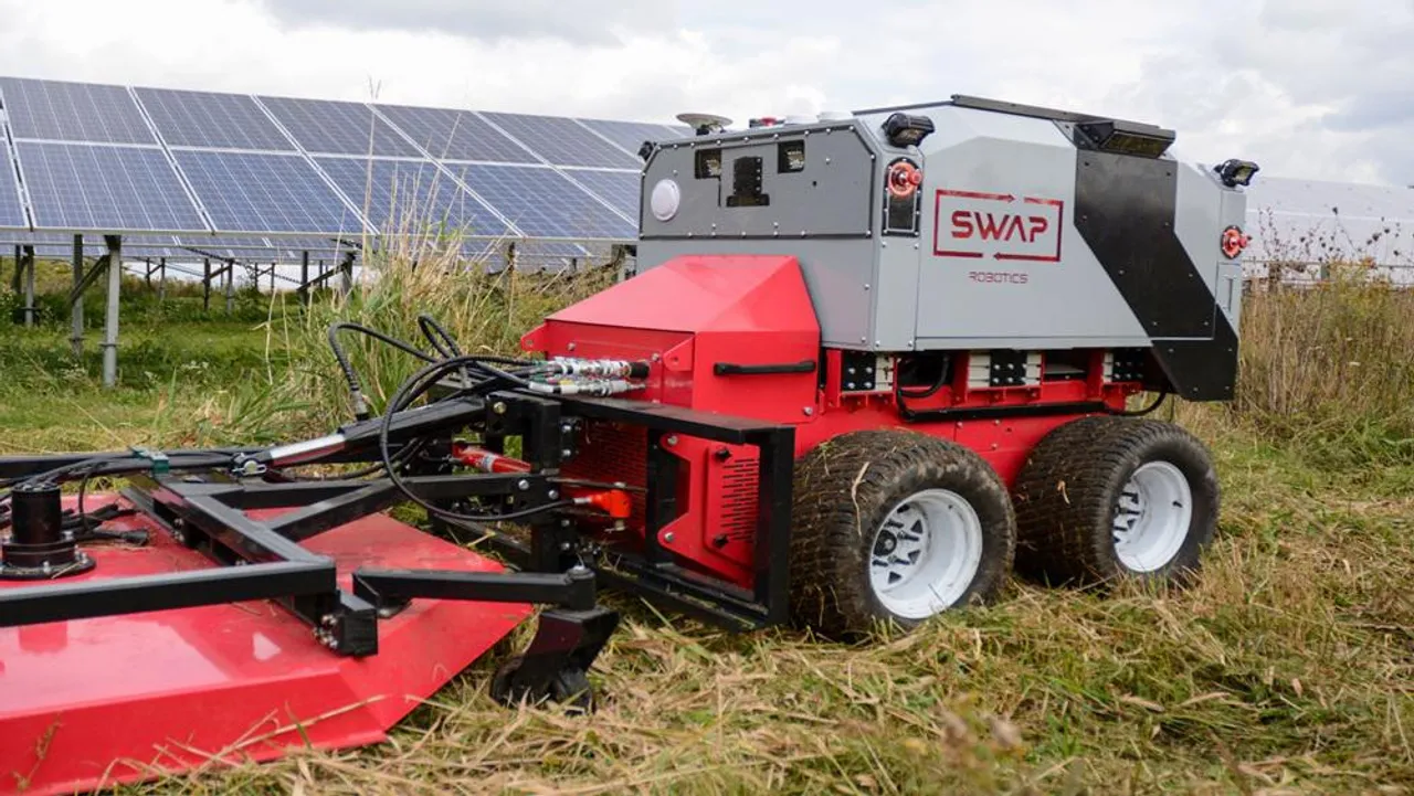 Swap Robotics’ battery-powered mowers were added to Silicon Ranch’s sites to support vegetation control alongside existing managed sheep grazing. 