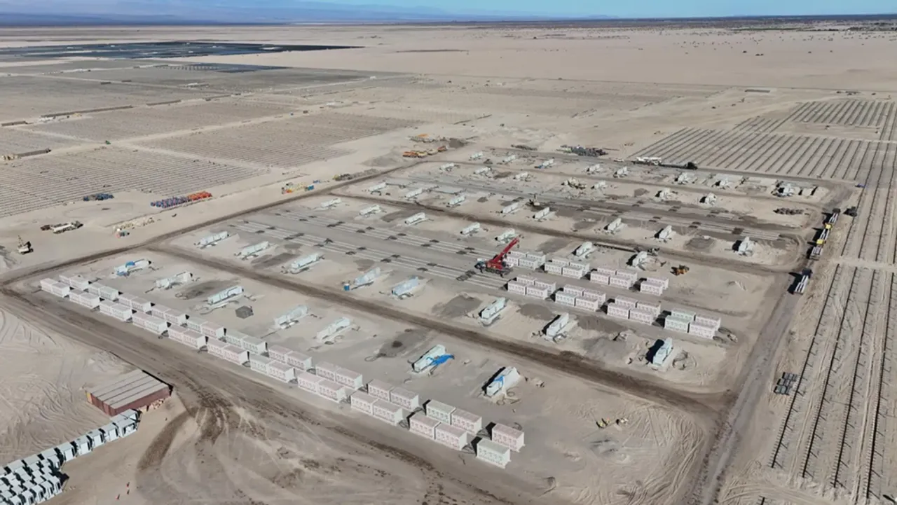 The Oasis de Atacama project phases Gabriela and Elena received 298 inverters with PPC systems and commissioning services from Ingeteam. 