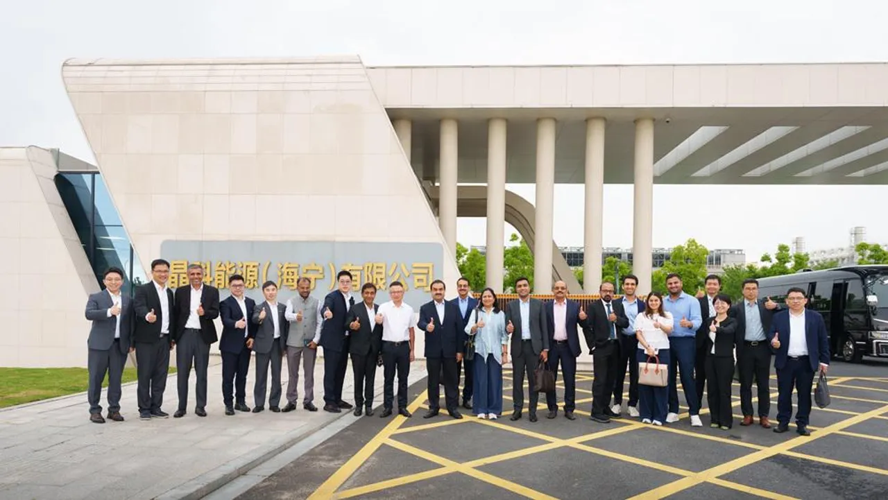 Jinko’s 5 MWh liquid-cooled energy storage units have been integrated with N-type modules for Adani’s high-temperature grid deployment plans. 