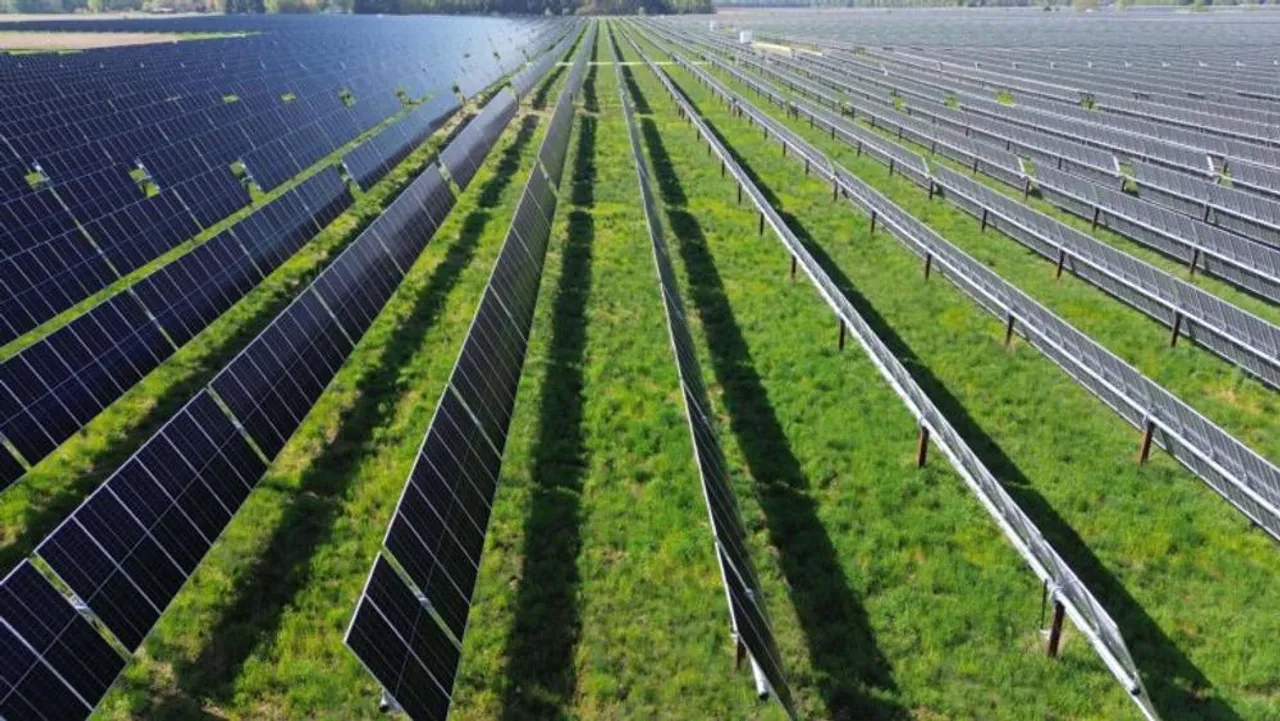 Agrivoltaics integration across Doral’s 18 GW pipeline allows shared agricultural and energy production. 