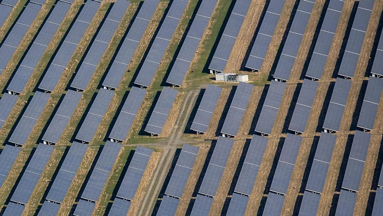 Each project must pair 1 MW solar with 0.5 GW/2 GWh battery storage, charged solely from solar at one co-located site. 