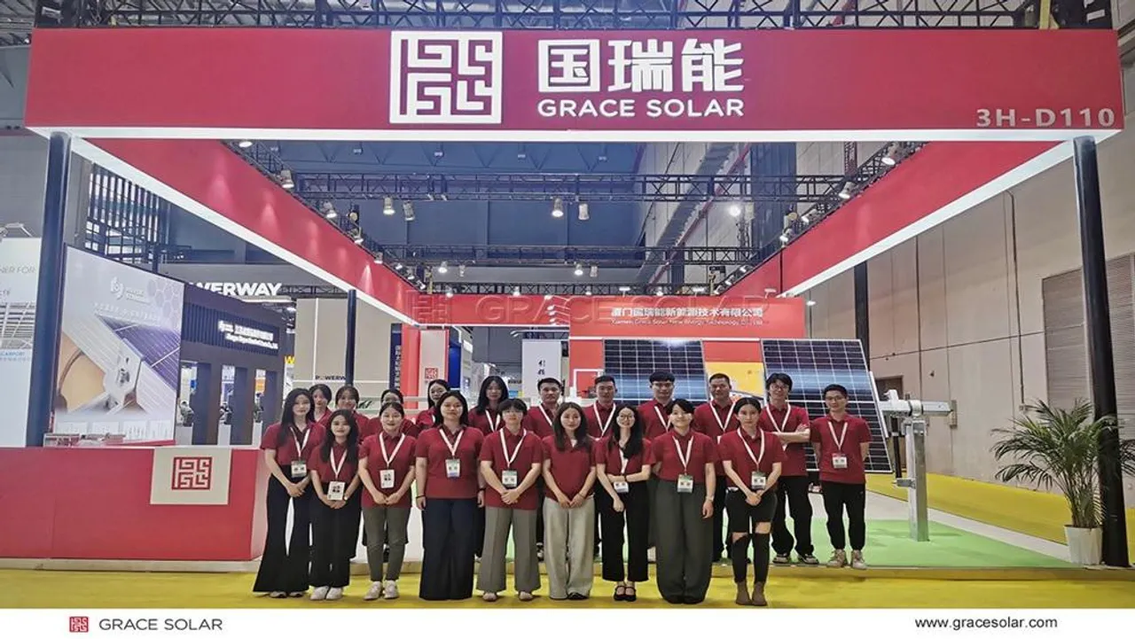 GraceSolar engaged visitors at Booth 3H-D110 with live demos of ground mounts and AI tracking systems during SNEC 2025 in Shanghai. 