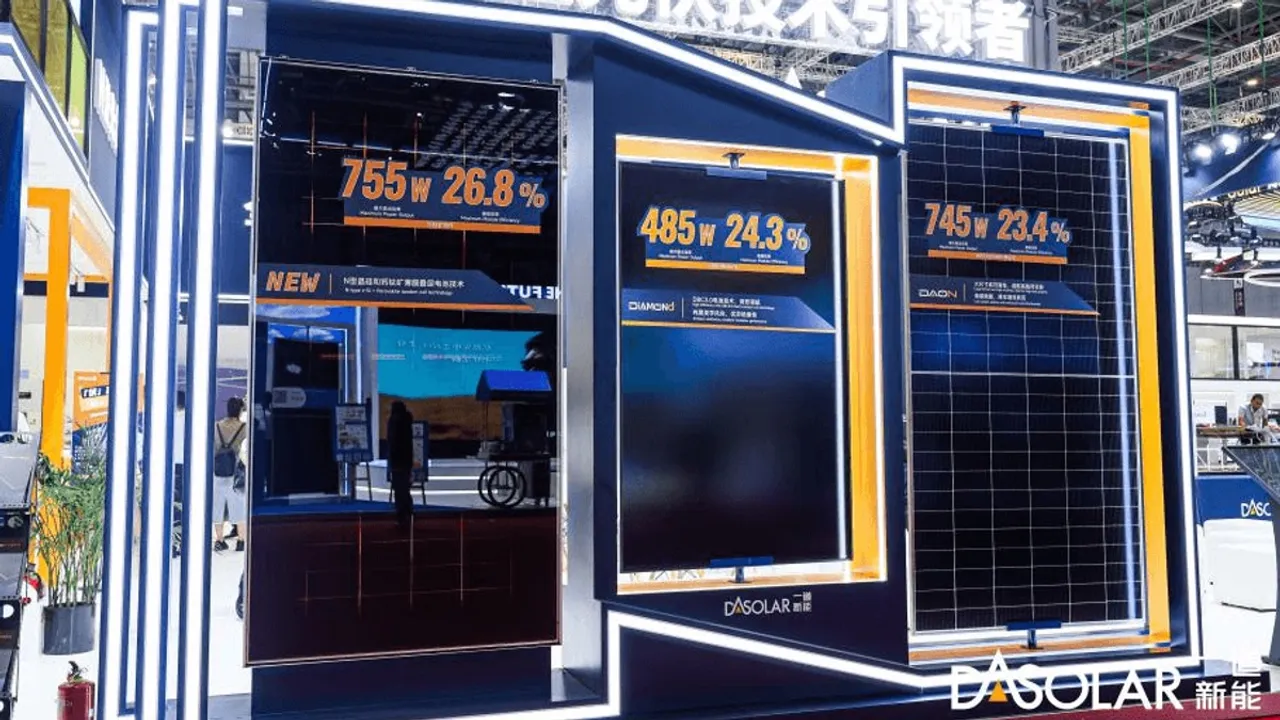 The TSiP 2.0 tandem module uses a four-terminal structure combining a semi-transparent perovskite top cell with a TOPCon 5.0 silicon bottom cell.