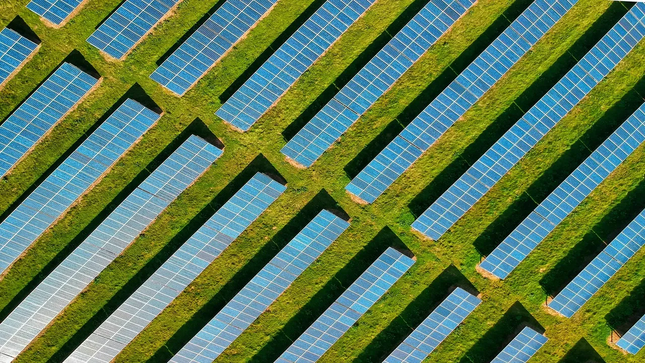 The project has added 220 MW of operational solar capacity to NTPC Green Energy’s portfolio in Madhya Pradesh.