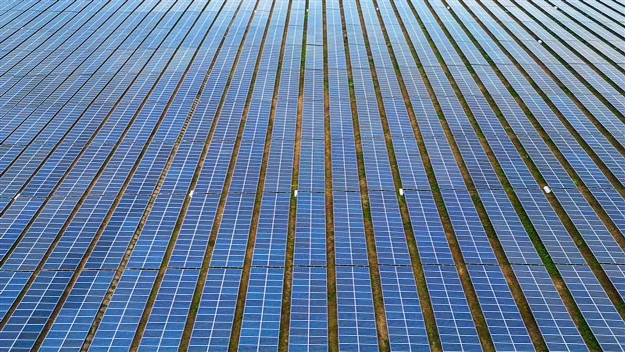 The Luminora Solar Tres plant is planned to provide 95 MW with 150,000 bifacial solar panels.