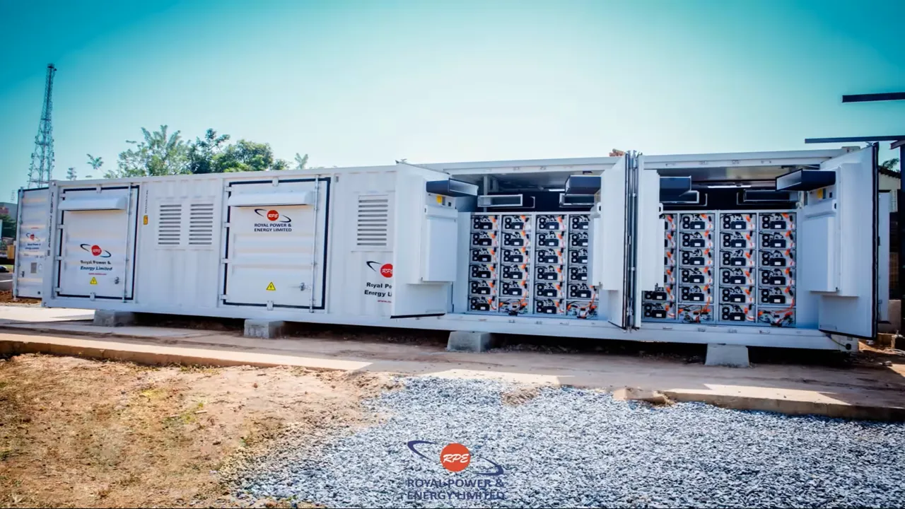 Jinko ESS has enabled energy delivery by linking 1 MW solar output with backup from a gas turbine system.