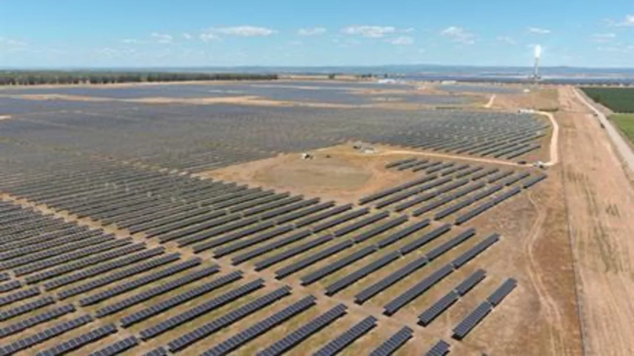 Nearly 400,000 solar panels and 122 battery containers have been coordinated using a decentralized hybrid control platform.