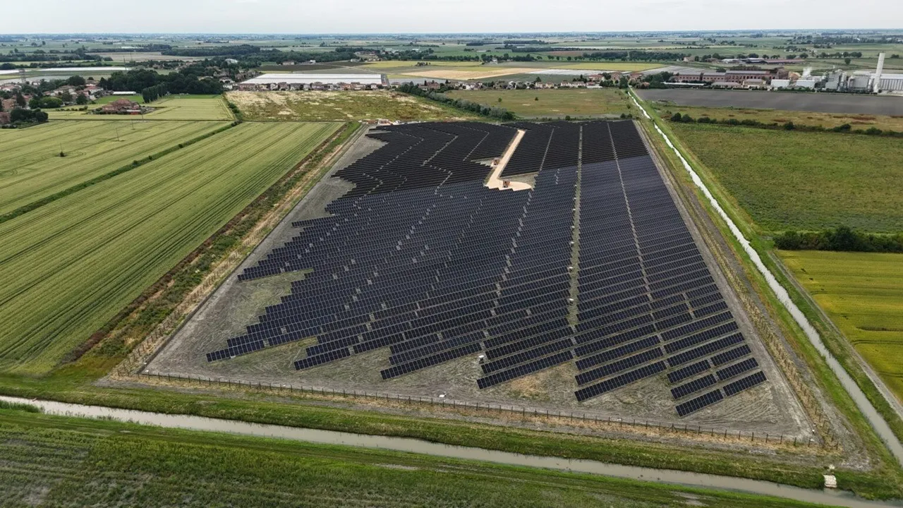 The 14 Enfinity Global solar plants in Italy have secured long-term PPAs ensuring stable pricing and cash flow predictability.