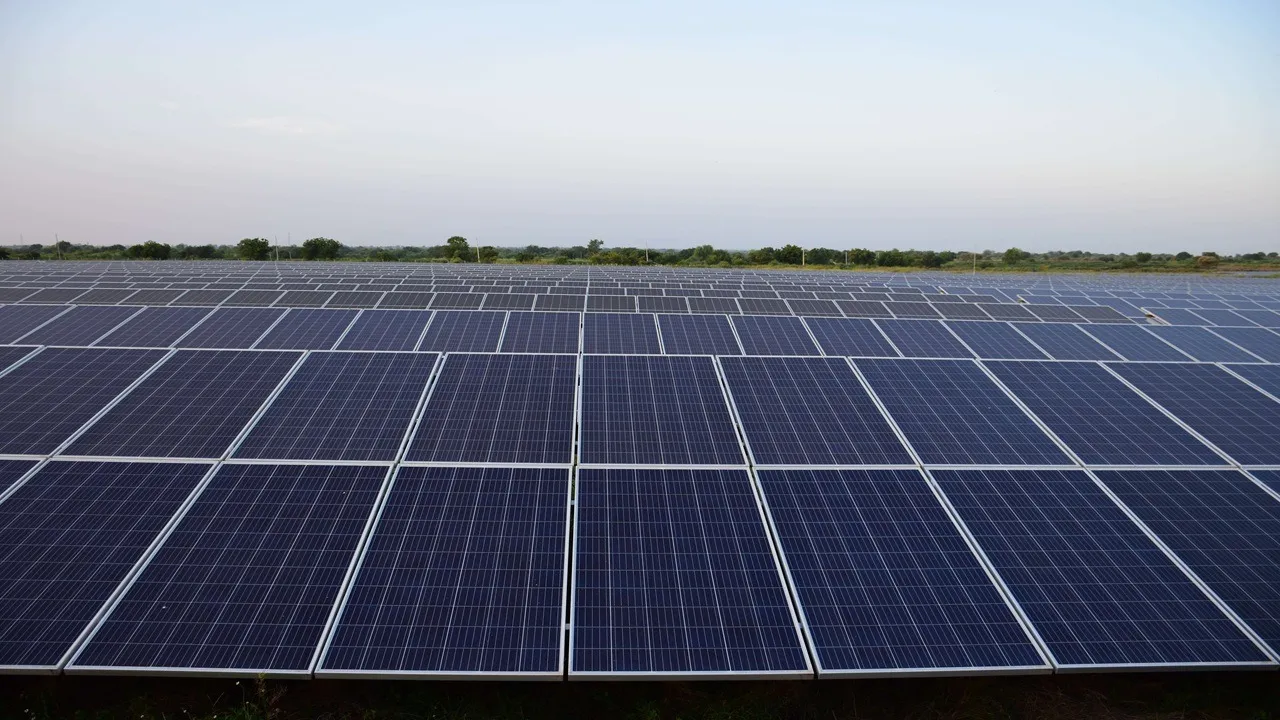 Ampin has added 11 new states and ISTS hybrid systems to supply Nxtra with seamless renewable power across India.