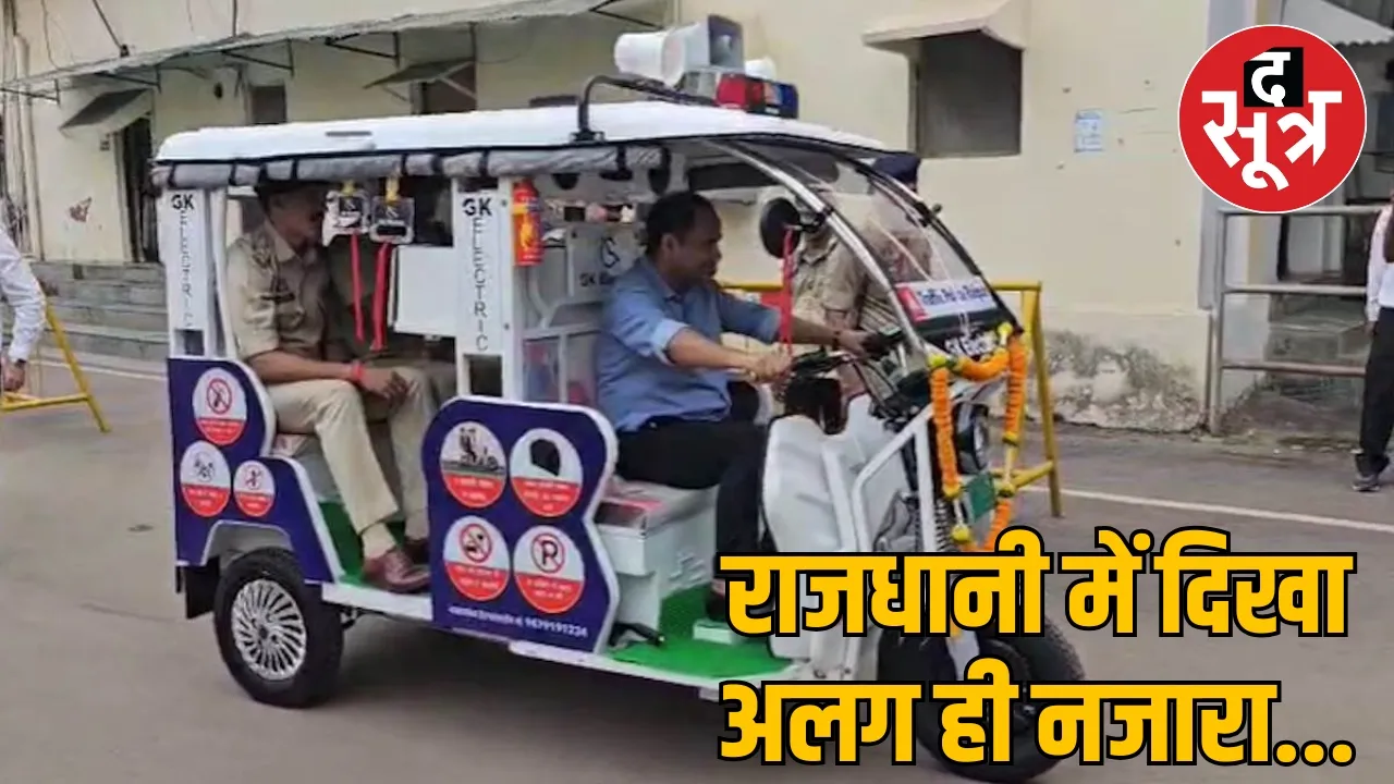 Collector Gaurav Kumar seen driving e-rickshaw EV traffic patrolling in Raipur the sootr