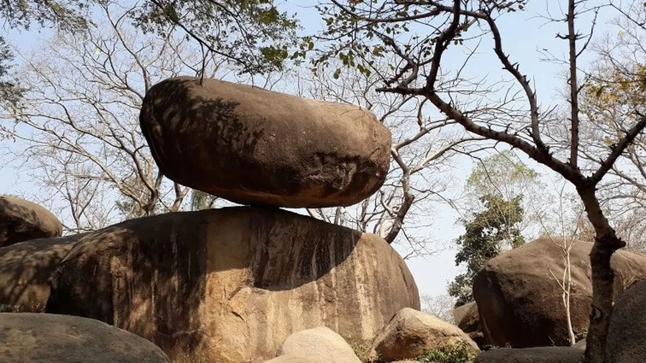 jabalpur ki balancing rock