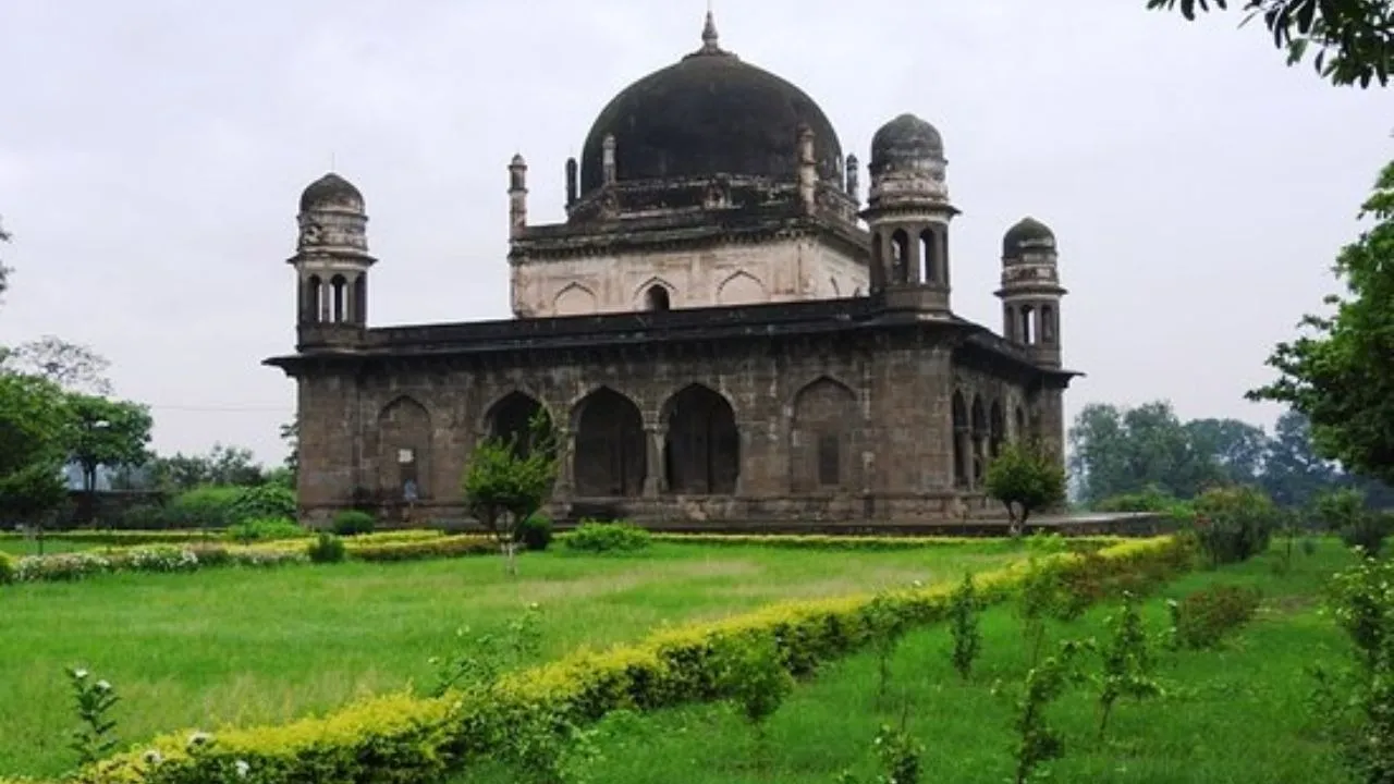 burhaanpur ka tajmahal