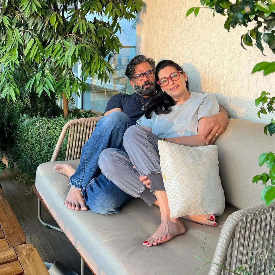 समय के साथ सुनील शेट्टी और माना शेट्टी का रिश्ता और भी गहरा होता चला गया ऐसे में जब वो शादी के लिए तैयार हुए थे तो परिवार को बताया तो उन्होंने मना कर दिया।
