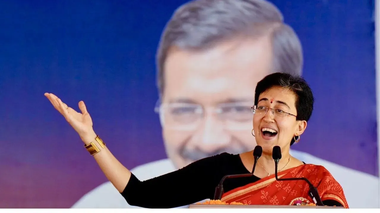 आतिशी ने 2012 में भ्रष्टाचार विरोधी आंदोलन के दौरान राजनीति में कदम रखा और आम आदमी पार्टी की नींव रखने वाले लोगों में शामिल रहीं।