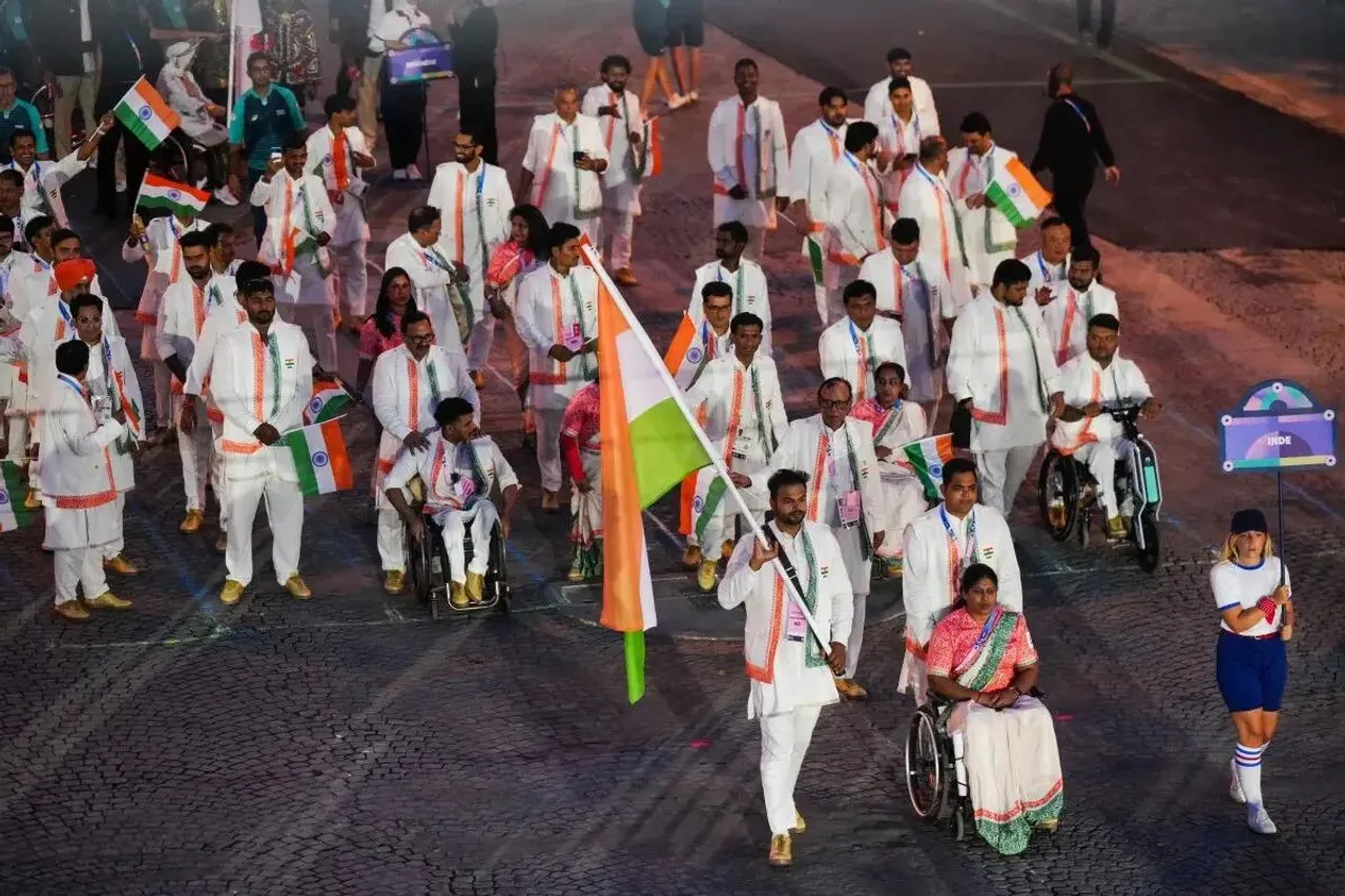 भारत ने इस ग्रैंड ओपनिंग सेरेमनी परेड के लिए भाग्यश्री जाधव और सुमित अंतिल को ध्वजवाहक बनाया था। 