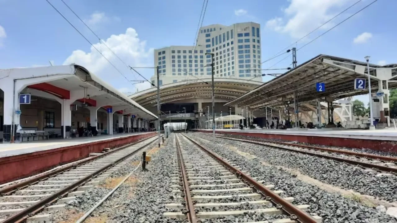 एक सेट तरीके से बनता है रेलवे ट्रैक