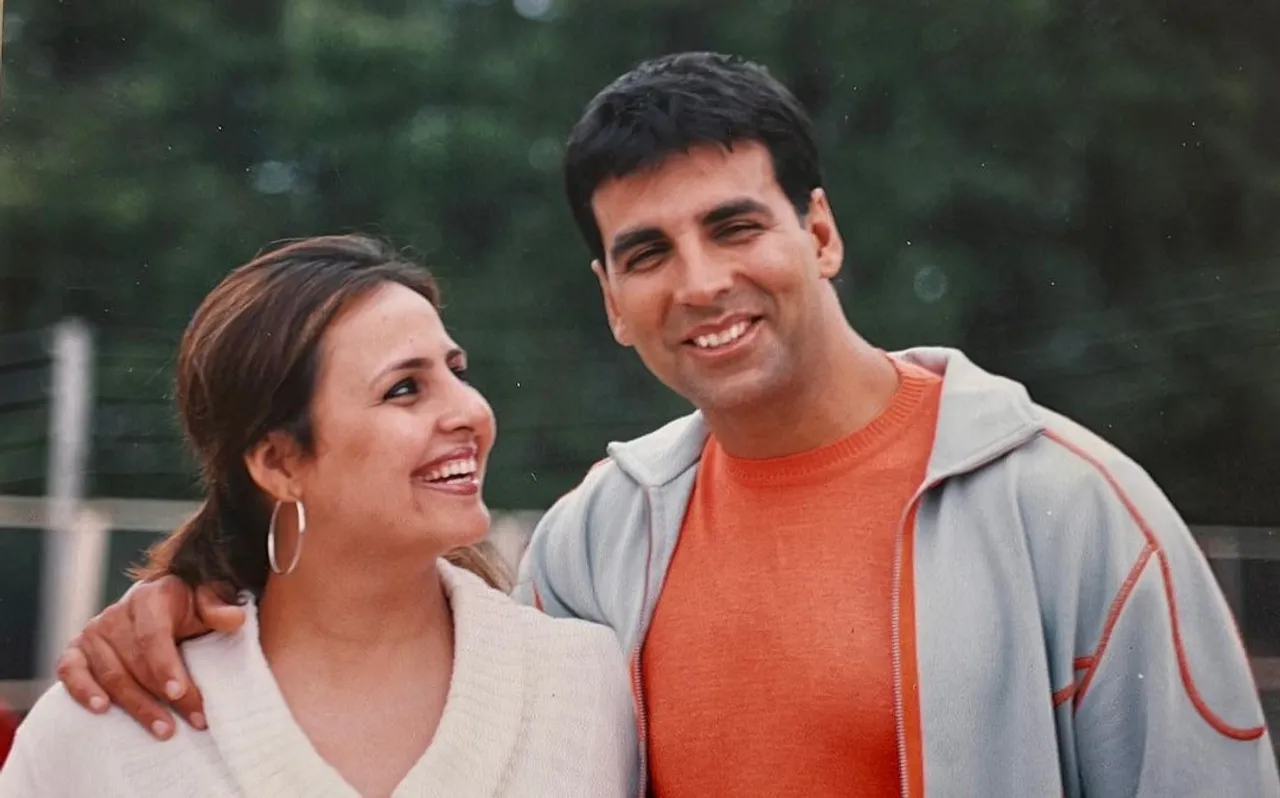सके बाद उन्होंने नटराज स्टूडियो का चक्कर काटना शुरू कर दिया, वहां पर अक्षय की मुलाकात प्रमोद चक्रवर्ती कंपनी के मेकअप आर्टिस्ट नरेंद्र से हुई, जिन्होंने उनकी फोटो फिल्ममेकर प्रमोद को दिखाई