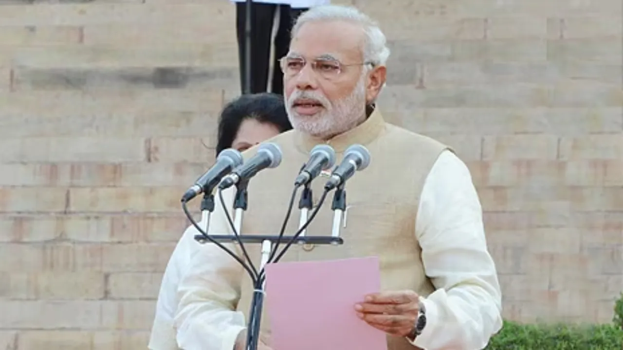 साल 2014 में नरेंद्र मोदी ने भारत के 15वें प्रधानमंत्री के तौर पर शपथ ली।