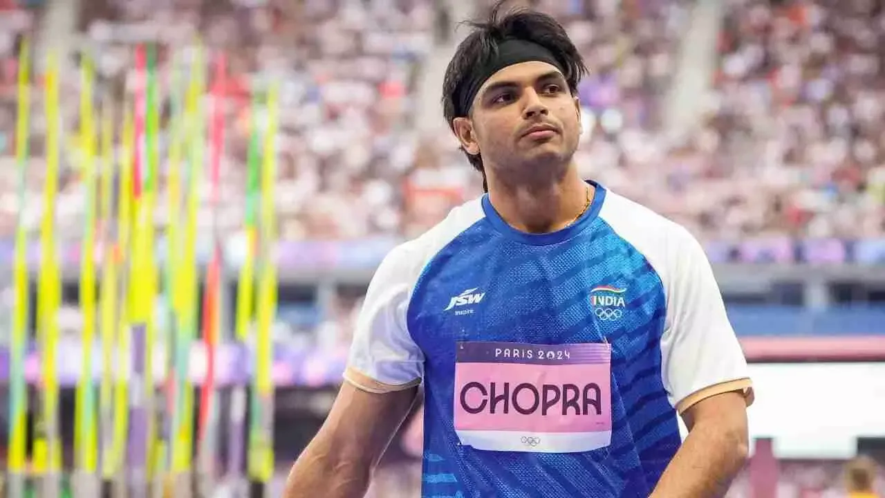 नीरज के प्रदर्शन से उनकी मां सरोज देवी खुश हैं। उन्हें बेटे के गोल्ड से चूकने पर अफसोस नहीं है। 