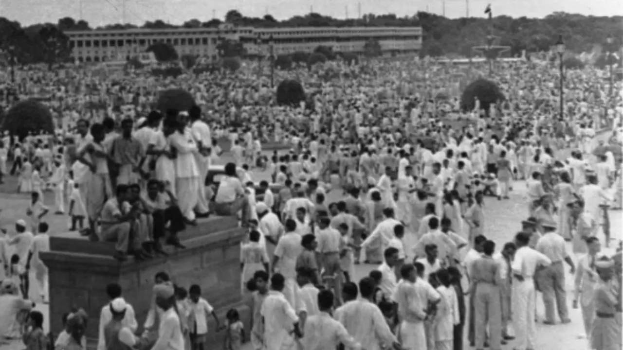 नई दिल्ली प्रिंसेस पार्क (अब अगस्त क्रांति मैदान) के सामने स्वतंत्रता दिवस समारोह का किया गया आयोजन