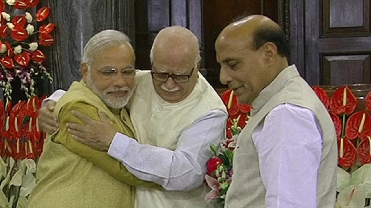 लालकृष्ण आडवाणी और मोदी दोनों भाषण देते हुए भावुक
