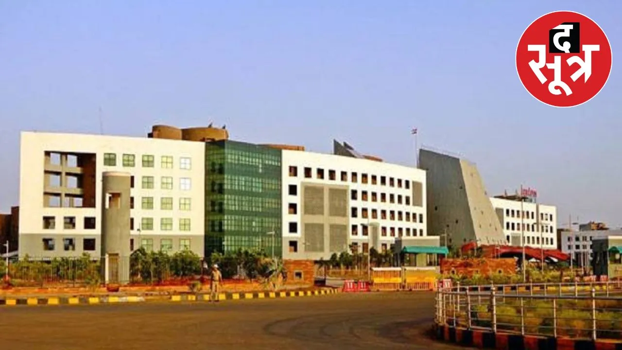 छत्तीसगढ़ सचिव सस्पेंड